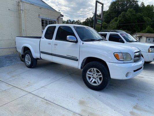 Toyota Tundra runs great 5950 make offer