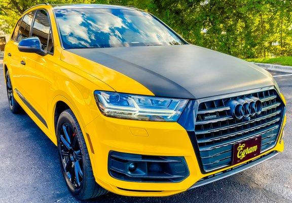 Black and yellow wrap on the Audi Q7!