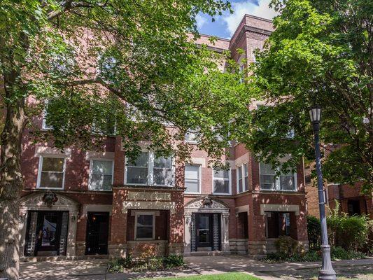 1509 Maple unit 1.  Completed renovated 3 bedroom condo in the heart of downtown Evanston!  Central air, in-unit washer/dryer and parking.