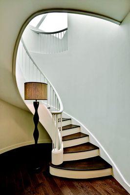 Rounded walls and staircase