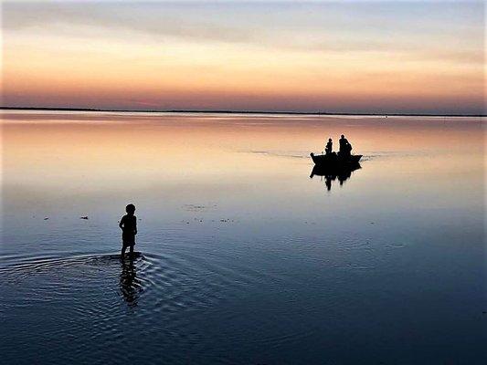 Enjoy fishing and scalloping in St Joseph Bay.