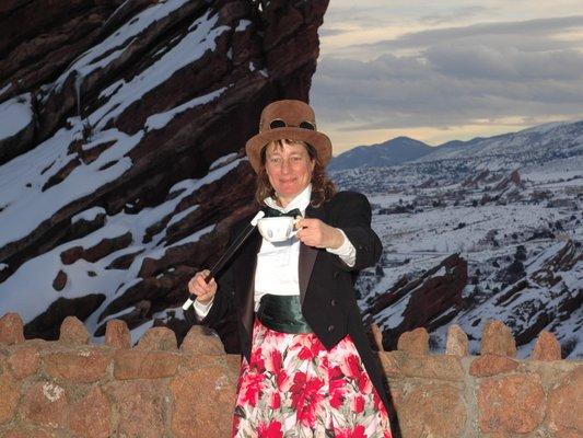 Denver Magician Amy specializes in remote workforce magic shows.