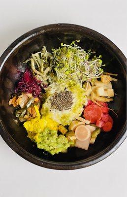 Immunity Bowl (Vegetarian): The base of Jummee's "Super-Duper Rice" topped with matcha powder and pre-marinated, fresh vegetables