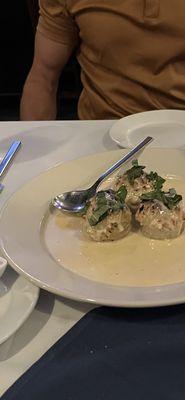 Artichoke bottoms stuffed with crabmeat was excellent