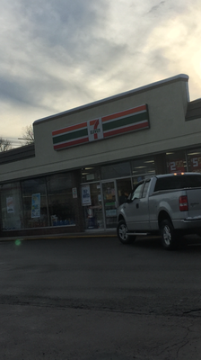 Natick 7-Eleven -- 172 North Main Street / Route 27, Natick          Storefront