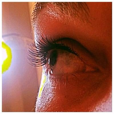 Brush throw lash extensions like they were your own!mlook and feel completely natural!