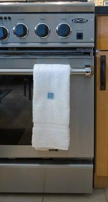 Your kitchen towel will not fall off when you open your oven door!