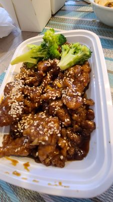 Sesame chicken with 3 pieces of