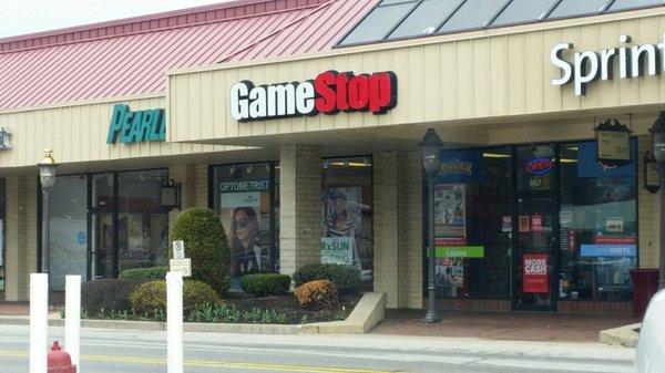 Game Stop (Waterworks Mall)