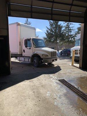 Freight liner no engine install complete ! Cat, Cummins