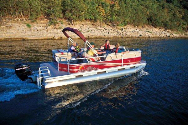 SunTracker boats ~ Perfect for the Family