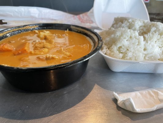 Massaman curry with chicken and white rice