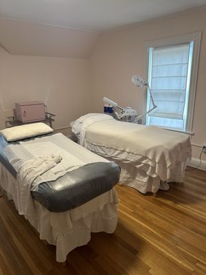 Treatment room. 1 bed for waxing, 1 bed for facial