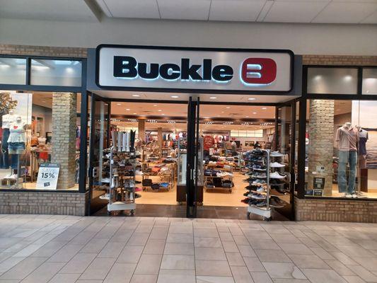 Buckle-South Plains mall, freakn awesome employees...