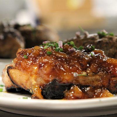 Pork tenderloin with apricot chutney