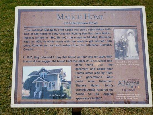 Historic plaques all around the main strip