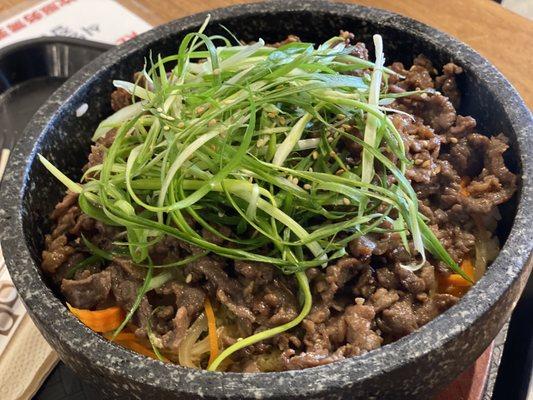 Beef Donburi (stone pot)