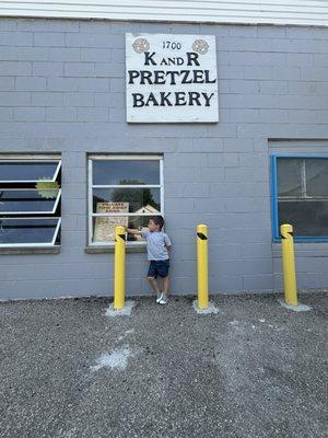 K & R Pretzel Bakery