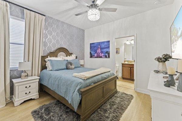 Short term rental Cinderella inspired room