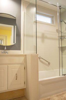 Clear Choice Bath is one of the leading reliable rebuilders offices in Lenexa, KS whose goal is to offer excellent and affordable.