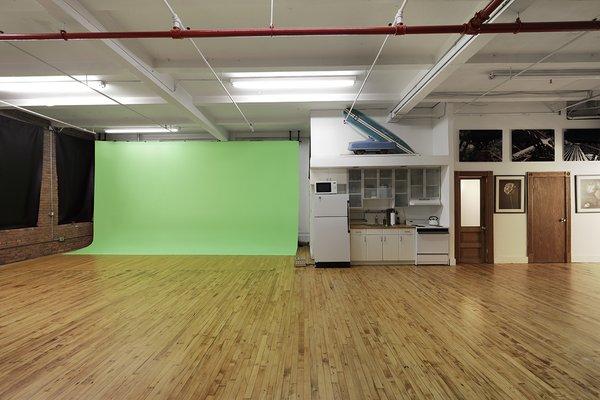 23ft Green screen available        
        Green screen floor upon request