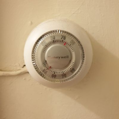 Thermometer on bottom is just above 50 and the thermostat is set to mid 70s.  The temperature outside is 9 degrees.