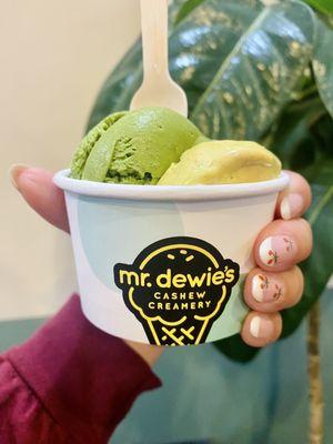 Single Split Scoop Ultra Matcha and Golden Spice