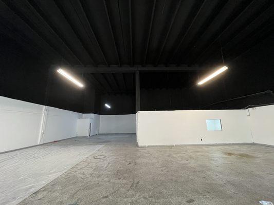 12,000 sq ft warehouse with 28ft high ceilings freshly painted with 2 colors