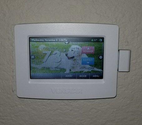 Color touchscreen WiFi thermostat