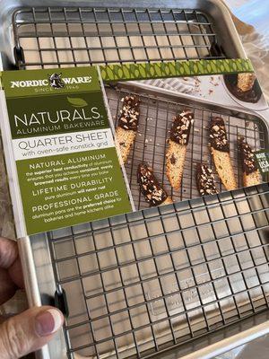 Quarter sheet pan set with cooling rack