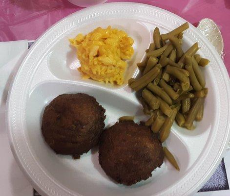 I chose crab cakes, mac & cheese, green beans, (off camera) crab bisque. You chose fish or crab cakes, 1-3 sides, bisque, dessert, beverage.