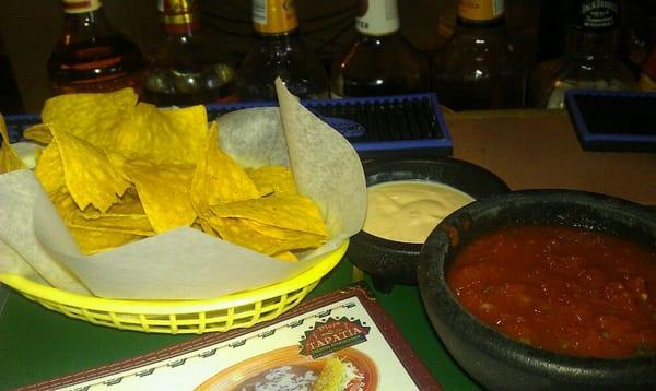 Nachos, salsa and some sorta ranch (?) dressing