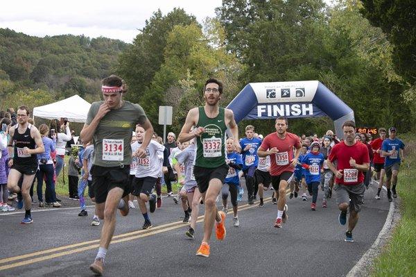 600+ runners in The Bank of Fincastle Fall Run