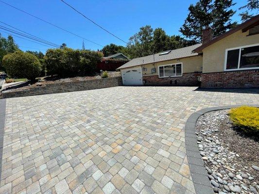 Manufacture: Belgard 
Product: Cambridge Cobble
Color: Victorian