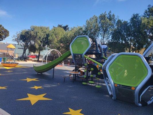 Nice new playground, lots of fun climbing structures!