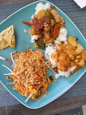 Pad Med Ma Muang, Mas - saman Curry, pad tai and Geaw Tod