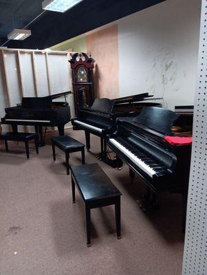 Fine vintage pianos at wholesale prices.