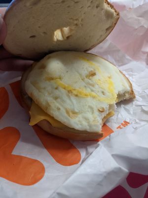 Breakfast sandwich (egg and cheese on a bagel)