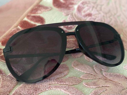 Moi new Vince Camuto black aviator sunglasses :)