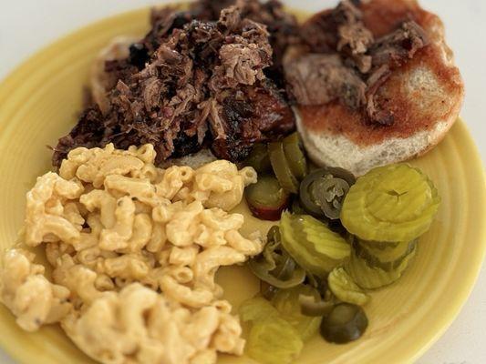 Brisket Sandwich with Mac N Cheese