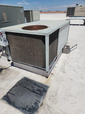 Commercial package heat pump