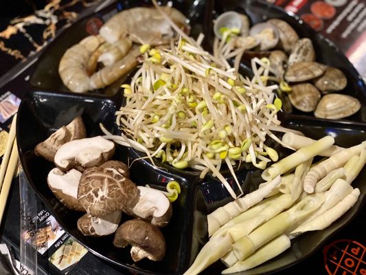 Clams, Shrimp, Mushrooms, Bean Sprouts