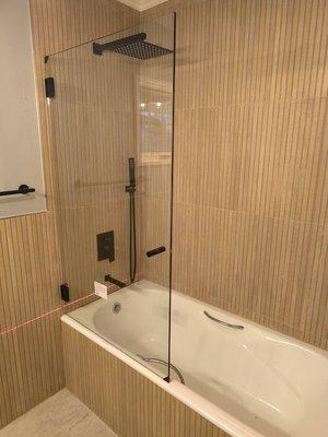 installation of glass partition in the bathroom after