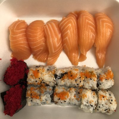 Salmon Masago California roll