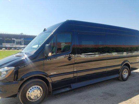 MERCEDES BENZ SPRINTER SEATS 16 COMFORTABLY