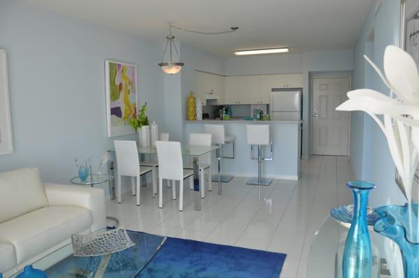 Large kitchen with breakfast bar.