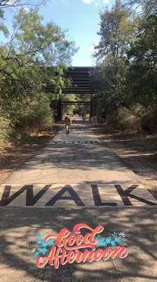 Smooth path walkway