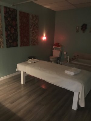 This a pic of one of the massage rooms. It is very clean and inviting.