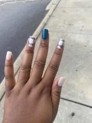 SNS manicure with design