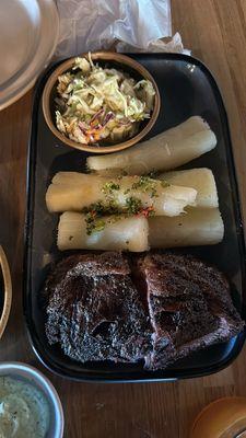 Carne vara con yuca y ensalada